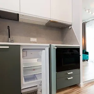 Easy & Comfortable, With Balcony, Very Close To The Center Apartament